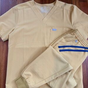 FIGS Scrub Set - Mens - Tansen pants - Leon Top - Light Gold